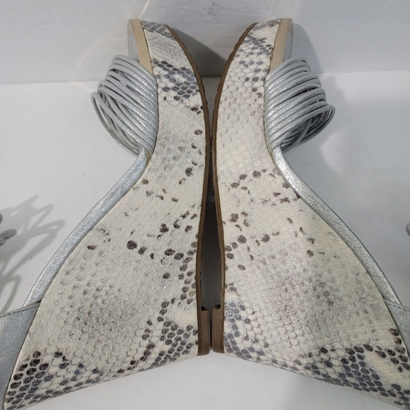 NEW ELAINE TURNER Women's Wedges Strappy Sandals Sz 10 Silver Comfy - Picture 7 of 12